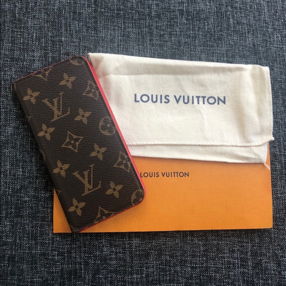 Authentic Louis Vuitton IPhone 7+/8+ Folio case LV